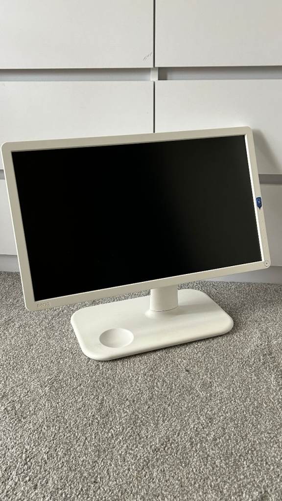 White 22 inch Benq Monitor - FULL HD - HDMI DVI VGA