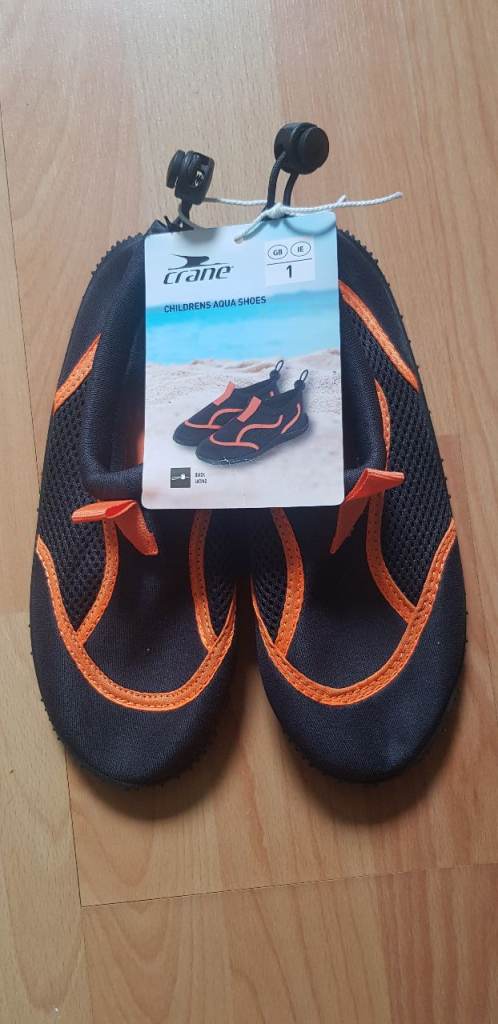 NEW - Kids Crane Aqua Shoes size 1