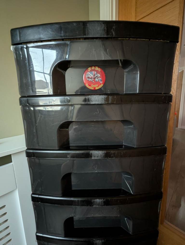 D&Jo’s 7L 10-Level Hatchling Rack with accessories