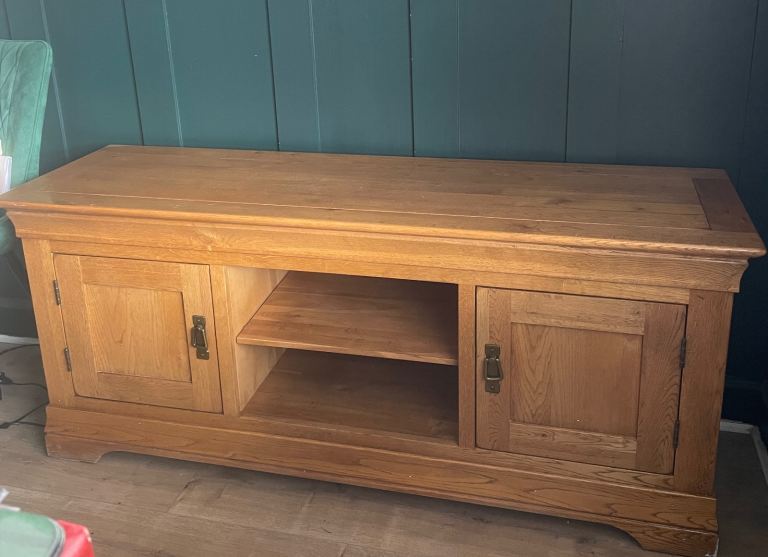 TV unit - rustic oak 