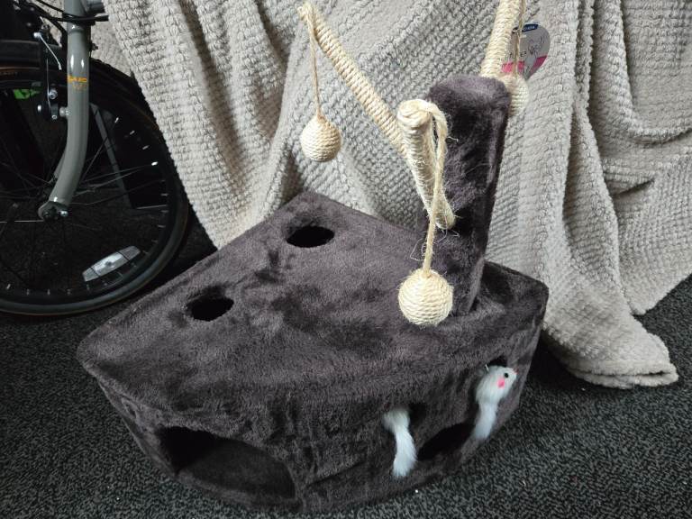 Cat den and play centre 