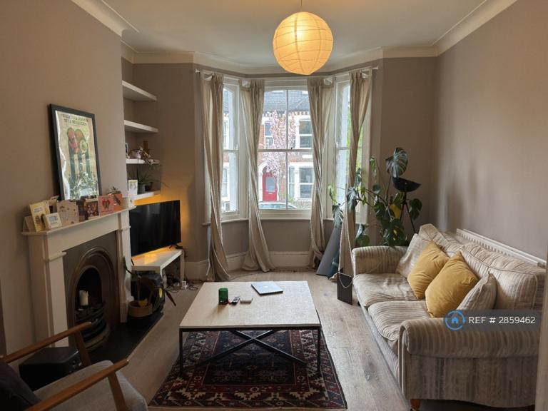 2 bedroom flat in Tyrrell Road, London, SE22 (2 bed) (#2859462)