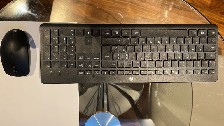 HP E27m G4 (27”) QHD IPS USB-C Conferencing Business Monitor