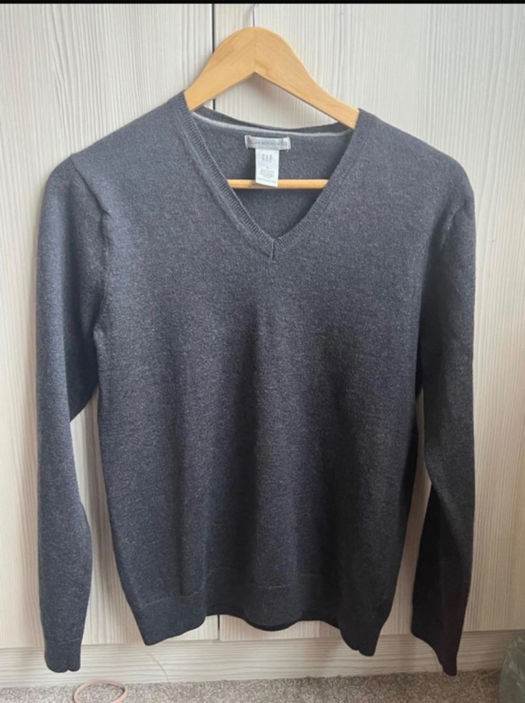 Grey gap jumper