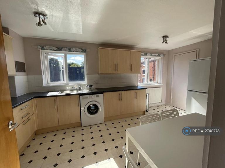 2 bedroom flat in Alfryth Court, Birmingham, B15 (2 bed) (#2740773)