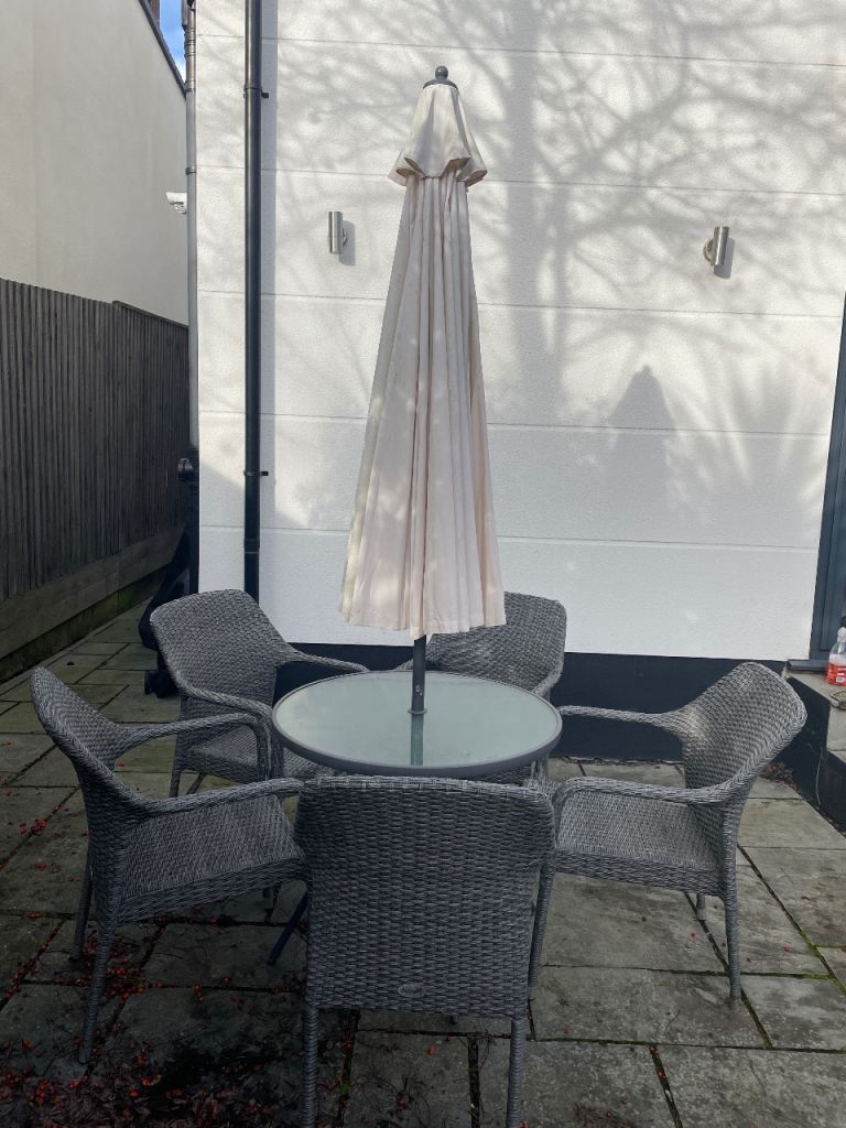 Hartman 5-Seater Rattan Garden Set + 2 Tables + 2 Umbrellas 