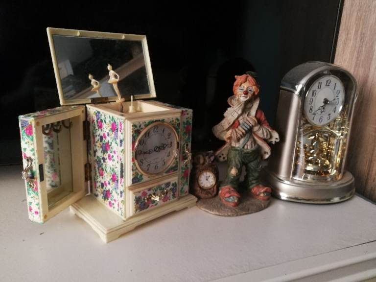 Old-style home clocks 
