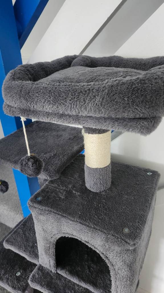 Used Cat Tree 