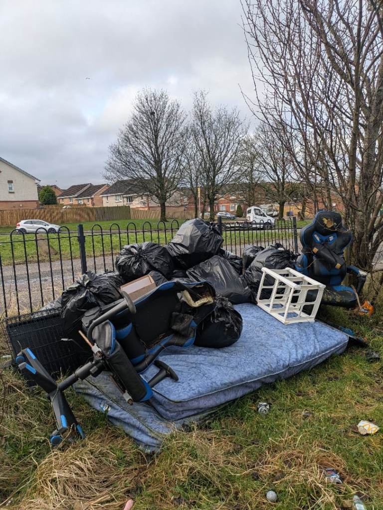 RELIABLE RUBBISH REMOVAL - HOUSE/GARAGE/GARDEN CLEARANCE - BINS EMPTIED - COUCH/MATTRESS UPLIFT 