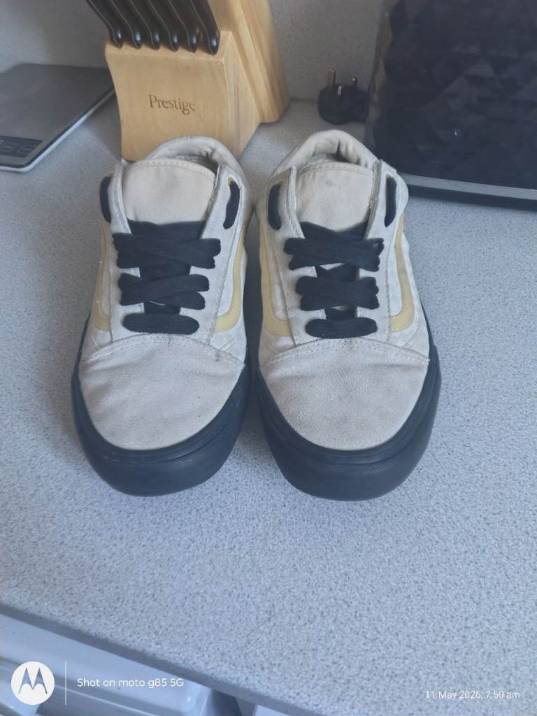 Vans off the wall Unisex size 9