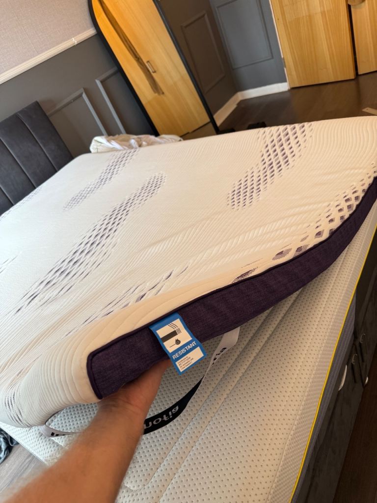 Inofia Gel Memory Foam Mattress Topper - King - Extra Thick - LIKE NEW!
