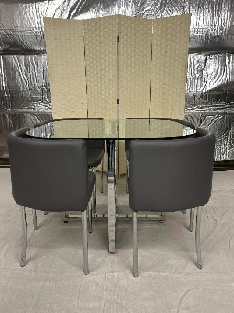 Space saving dining set for 4