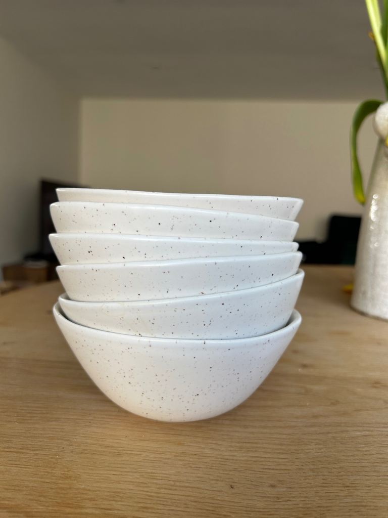 Set of 6 white speckled bowls - new