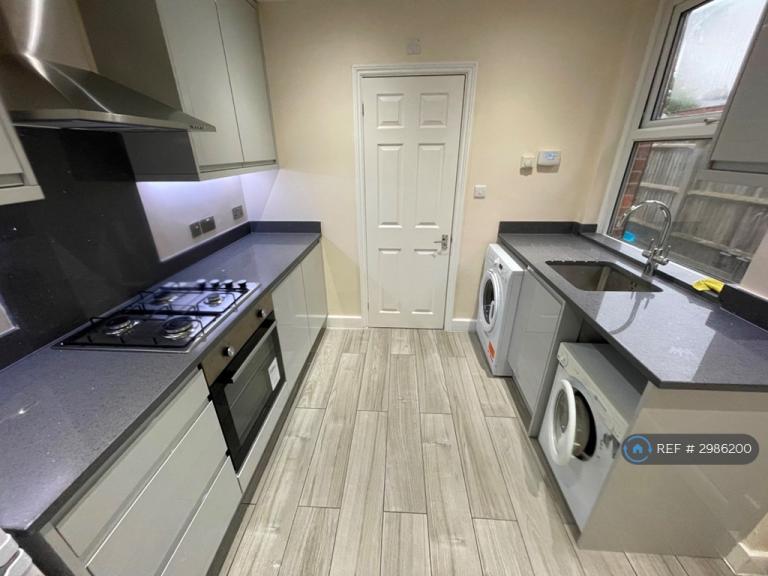 1 bedroom flat in St. Georges Road, Reading, RG30 (1 bed) (#2986200)