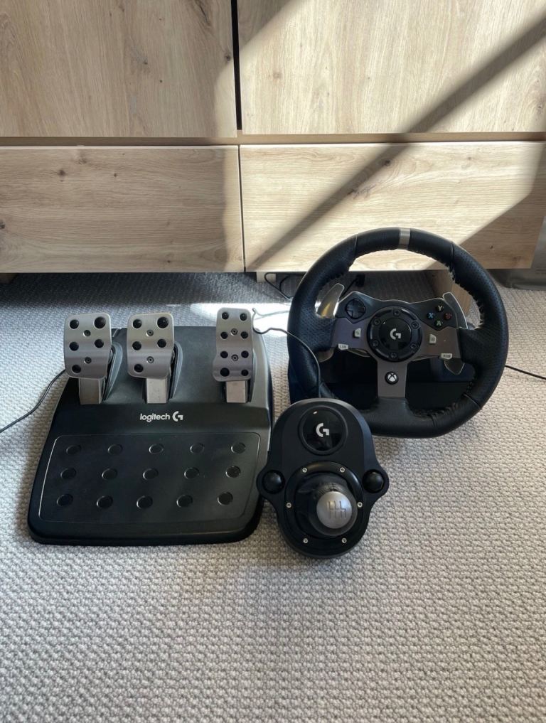 Logitech G920 Driving Force Racing Wheel, Pedals, and Shifter for Xbox One/PC