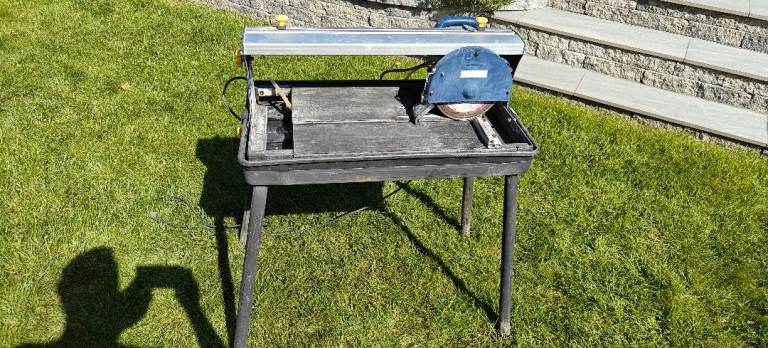 Titan 600W Sliding Precision Tile Cutter/Saw