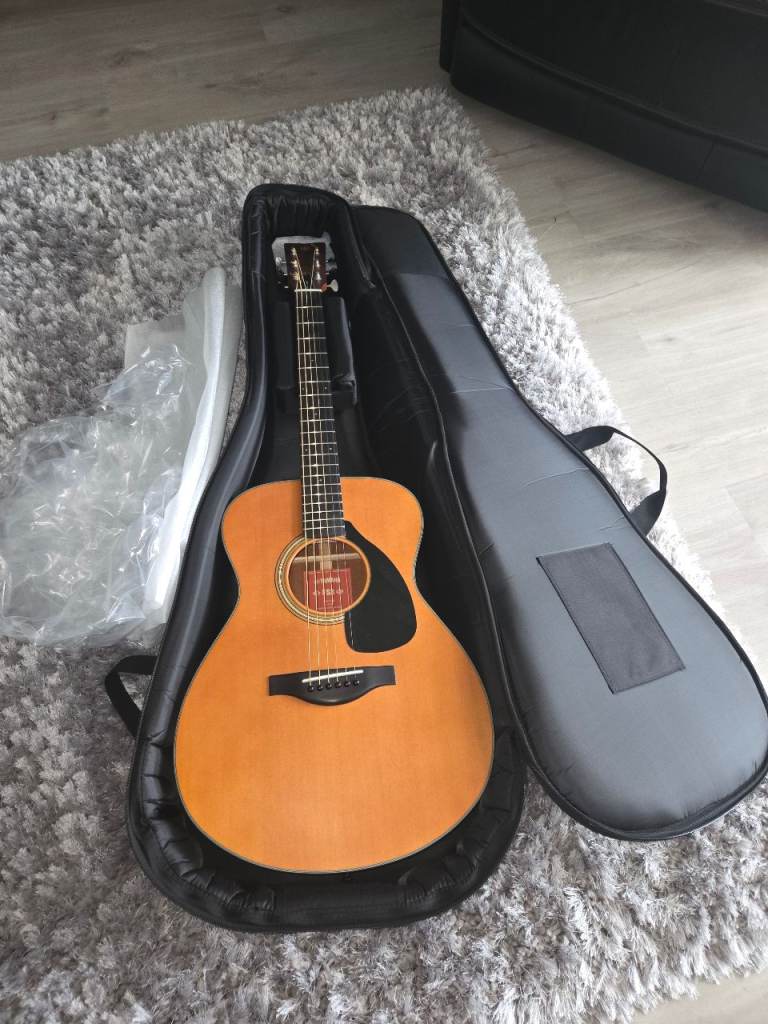 Yamaha fs3 acoustic guitar 