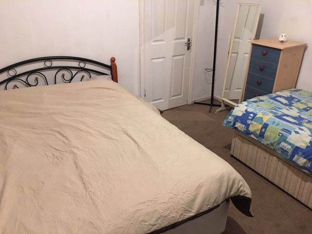 Twin room in a cosy house in Rusholme area. Close to center and uni. Starts from £160p/w