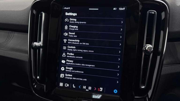 2025 Volvo EC40 Twin Motor 82kWh Plus SUV 5dr Electric Auto AWD (408 ps) ESTATE Electric Automatic