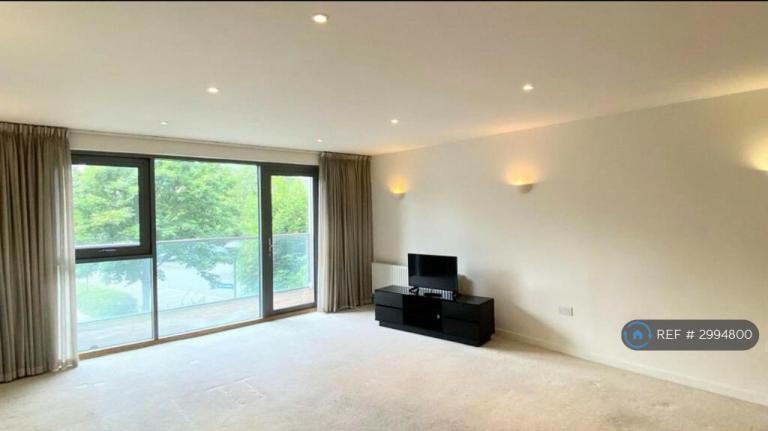 2 bedroom flat in Caledonian Road, Bristol, BS1 (2 bed) (#2994800)