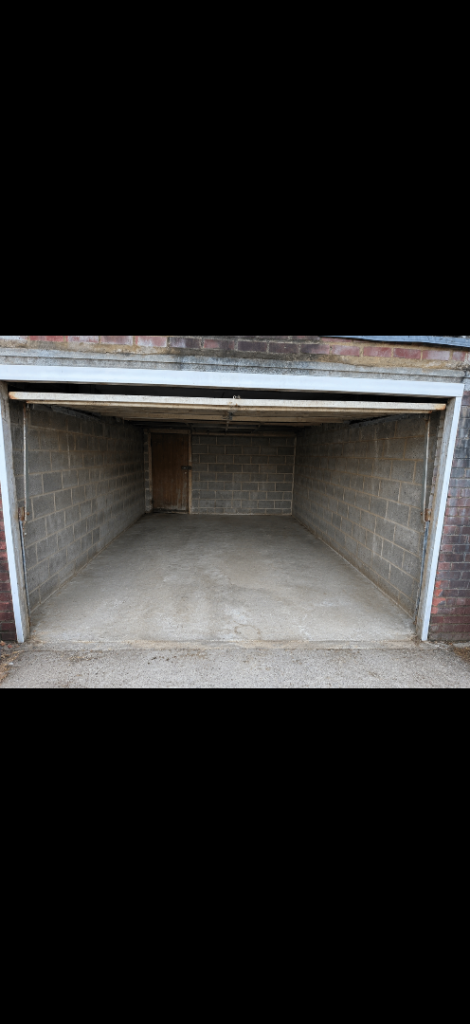 Spacious Double Garage for Rent – Secure Storage Space (£550/pm)