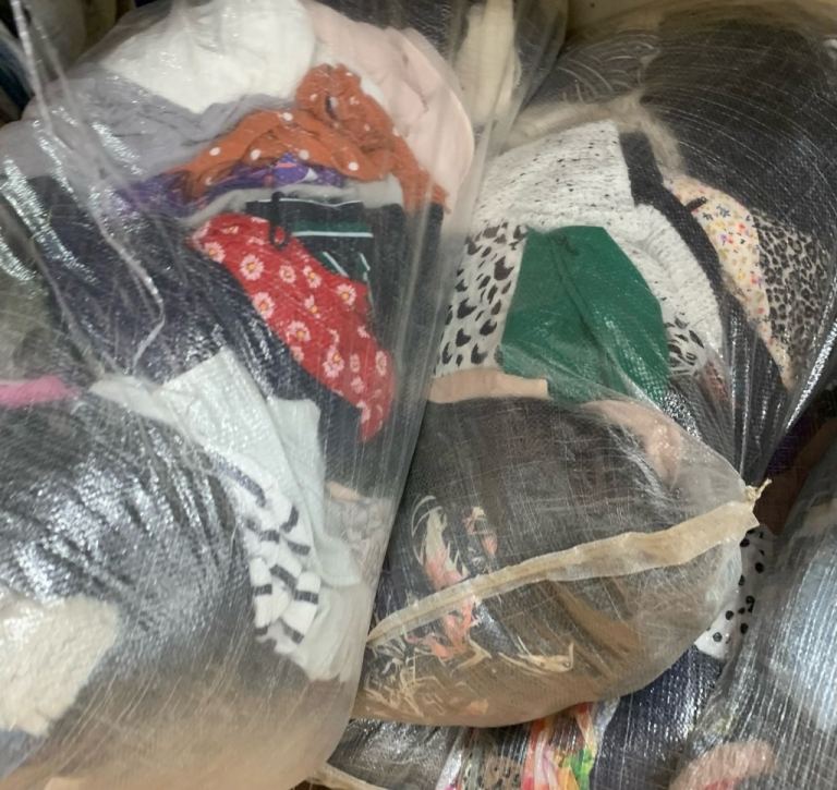Second Hand Clothes Wholesale Ladies, Mens, Kids From £1 KG. Delivery Available