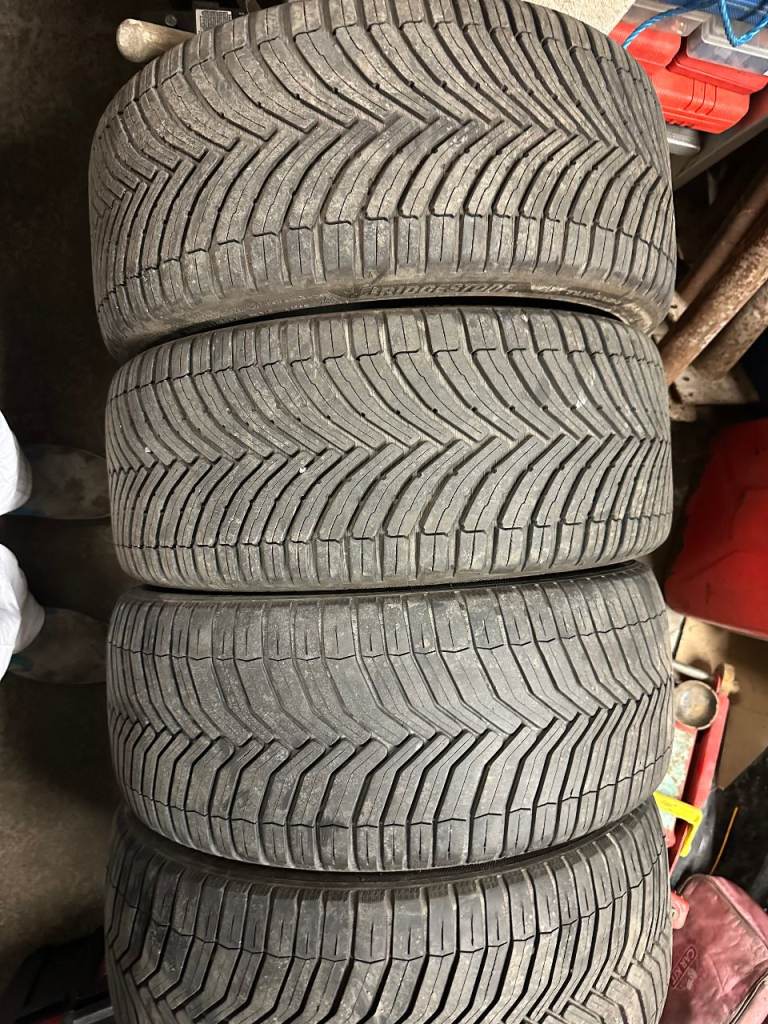 4 Winter tyres 225 40 18"