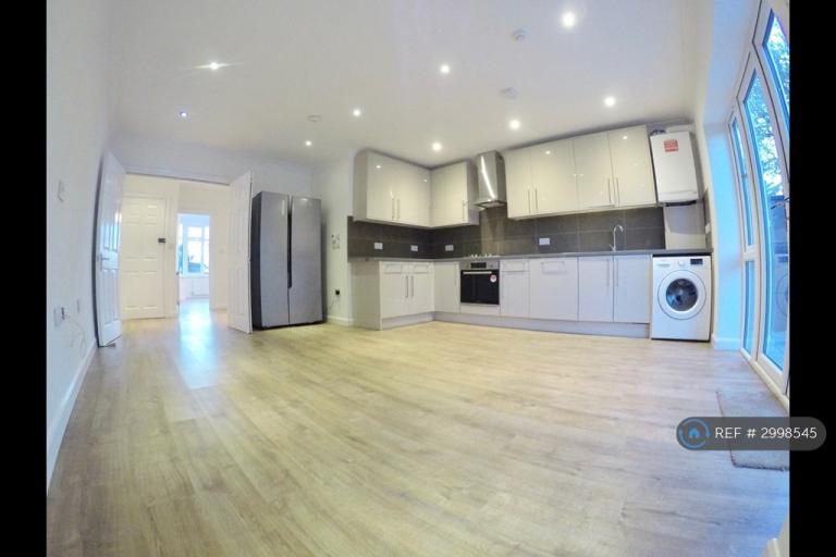 3 bedroom flat in Lynwood Road, London, W5 (3 bed) (#2998545)