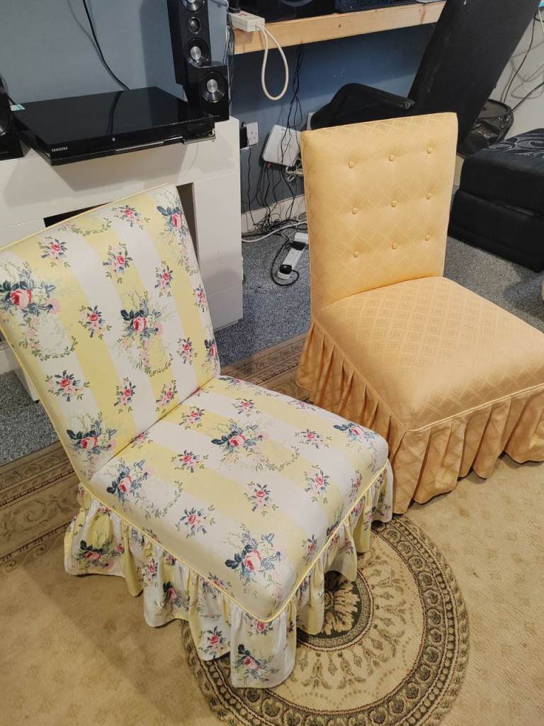 2 BEAUTIFUL LIVING ROOM BEDROOM CHAIRS