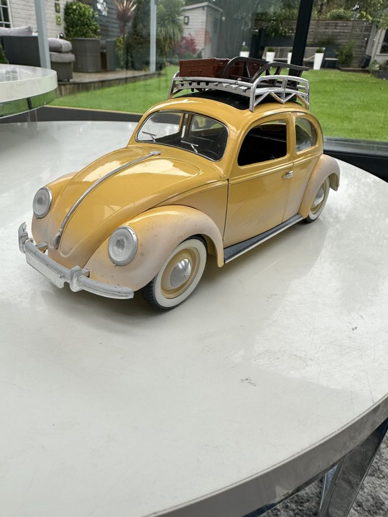 1/18 VOLKSWAGEN BEETLE COCCINELLE , Solido Die Cast Model Car (1/17)