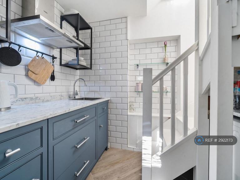 1 bedroom flat in Bolbeck Park, Milton Keynes, MK15 (1 bed) (#2922173)