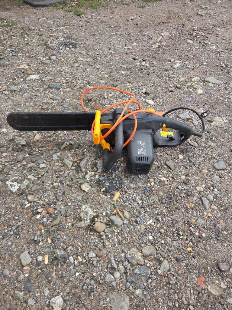 Black & Decker Electric Chainsaw – Good Condition