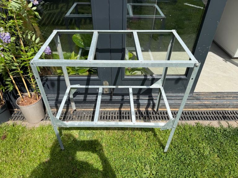 Greenhouse staging tray shelf  