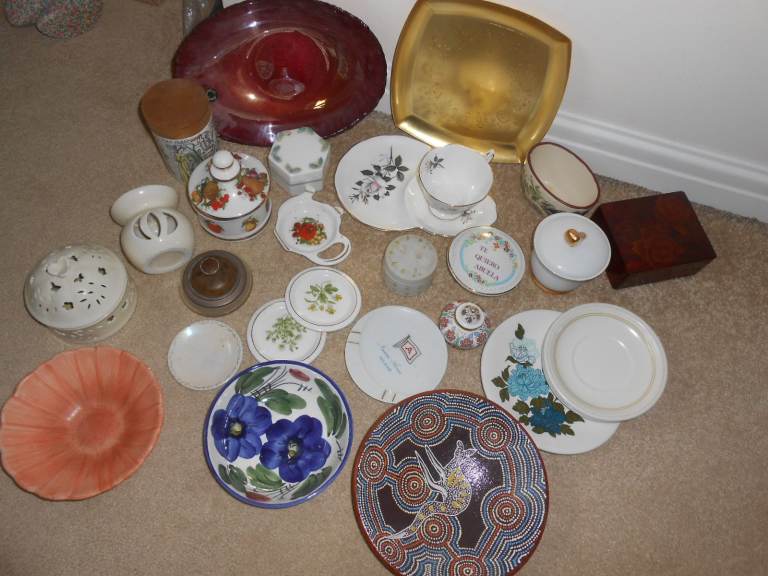BOWLS, PLATES, ORNAMENTAL DISHES, SOME VINTAGE - JOB LOT OF ALL