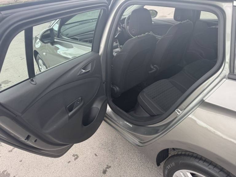 2017 Vauxhall Astra 1.0i Turbo ecoFLEX Design Sports Tourer 5dr Petrol Manual Euro 6 (s/s) (105 E...