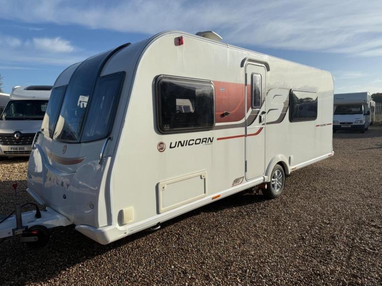 2017 Bailey Unicorn Madrid large end washroom