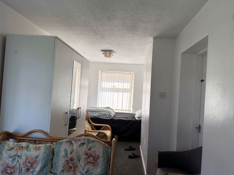 Room for rent available