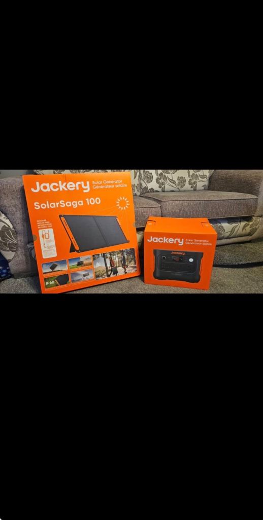 Jackery Explorer 1000 V2 Portable Power Station 1500W Generator & SolarSaga 100 Solar Panel 100W