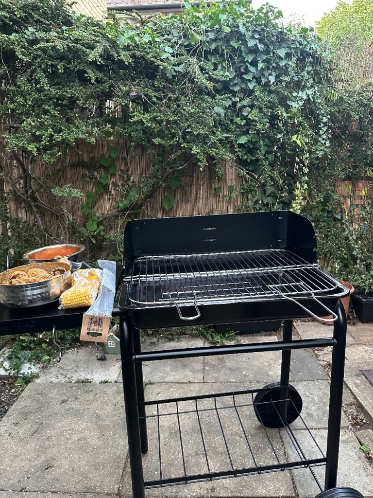 Black BBQ Grill with Wheels – Good Condition
