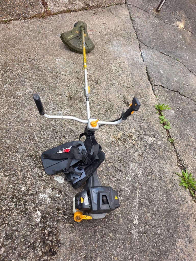 Titan Petrol Strimmer / Brush Cutter – Good Condition