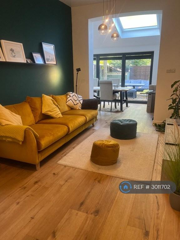 2 bedroom flat in Guilford Avenue, Surbiton, KT5 (2 bed) (#3011702)