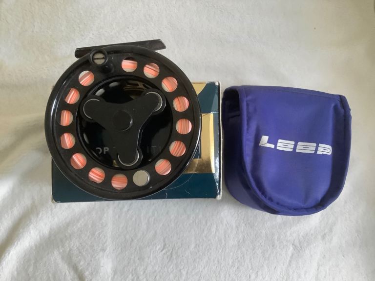 Loop Traditional 2 fly fishing reel with case with fly line