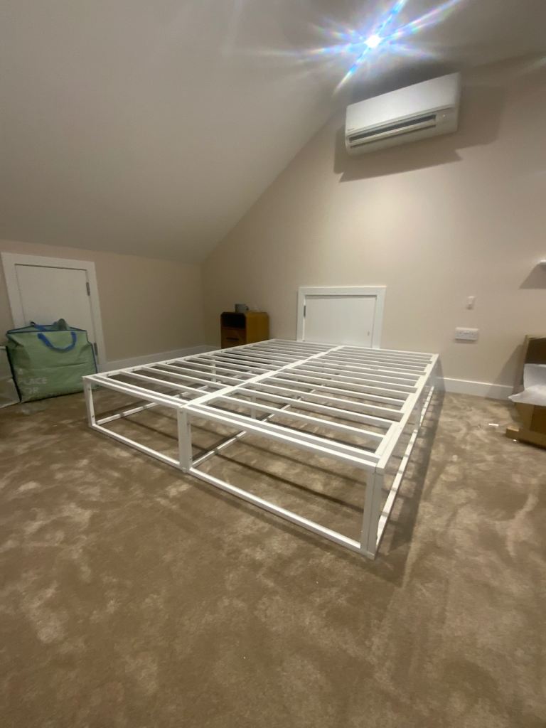 King size metal bed frame in great condition 