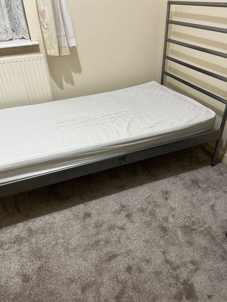 Recently furnished single Room To Let