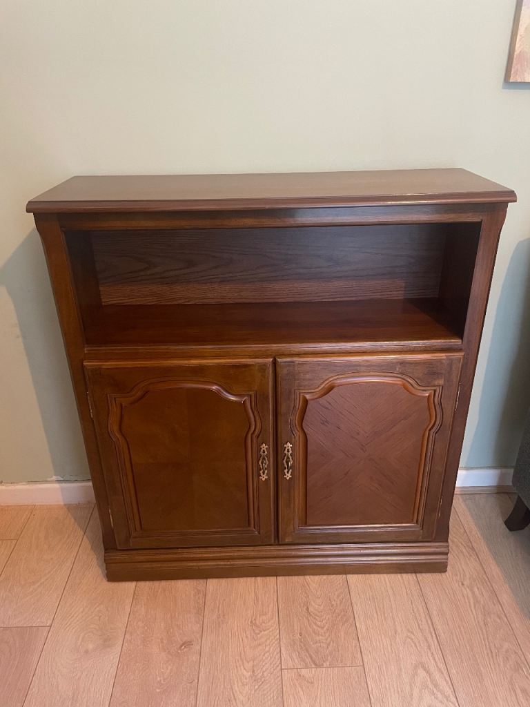Antique style cabinet / sideboard
