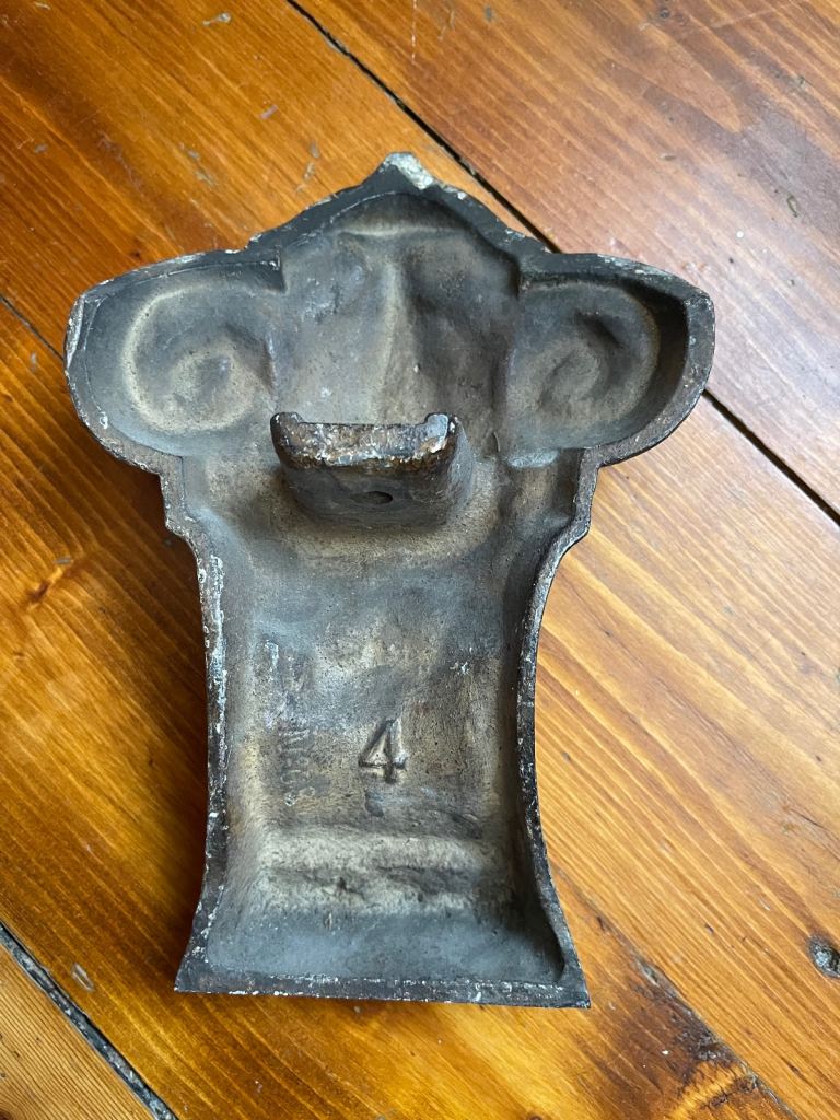 Vintage heavy metal bath claws / feet 