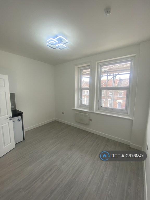1 bedroom in Staplehurst Road, London, SE13 (#2676180)