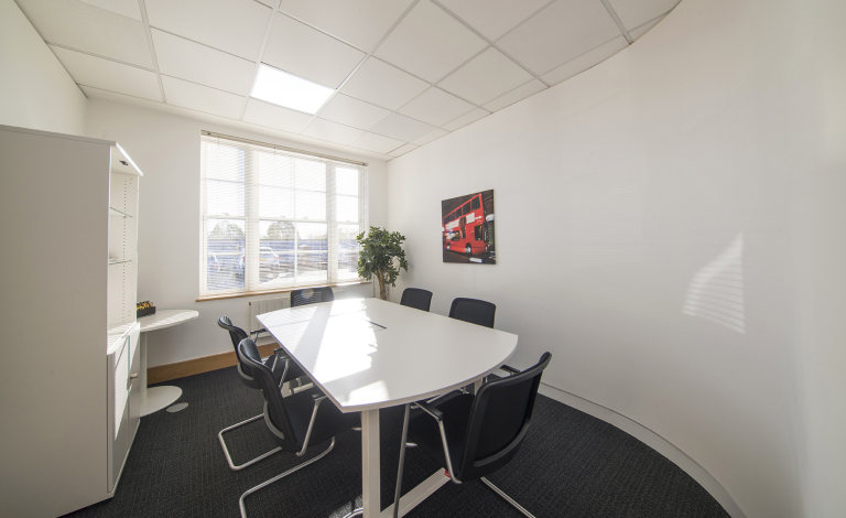 Amersham - HP70UT \ Private Office with 4 Desks