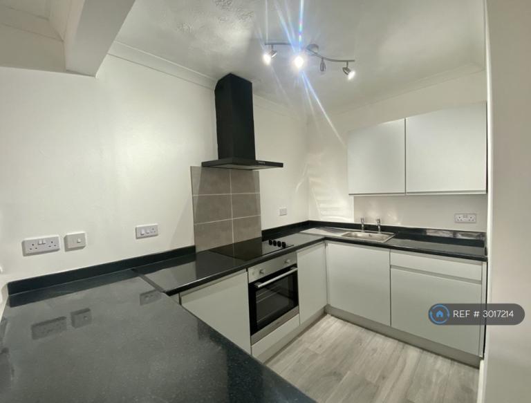 2 bedroom flat in Merryoak Road, Southampton, SO19 (2 bed) (#3017214)