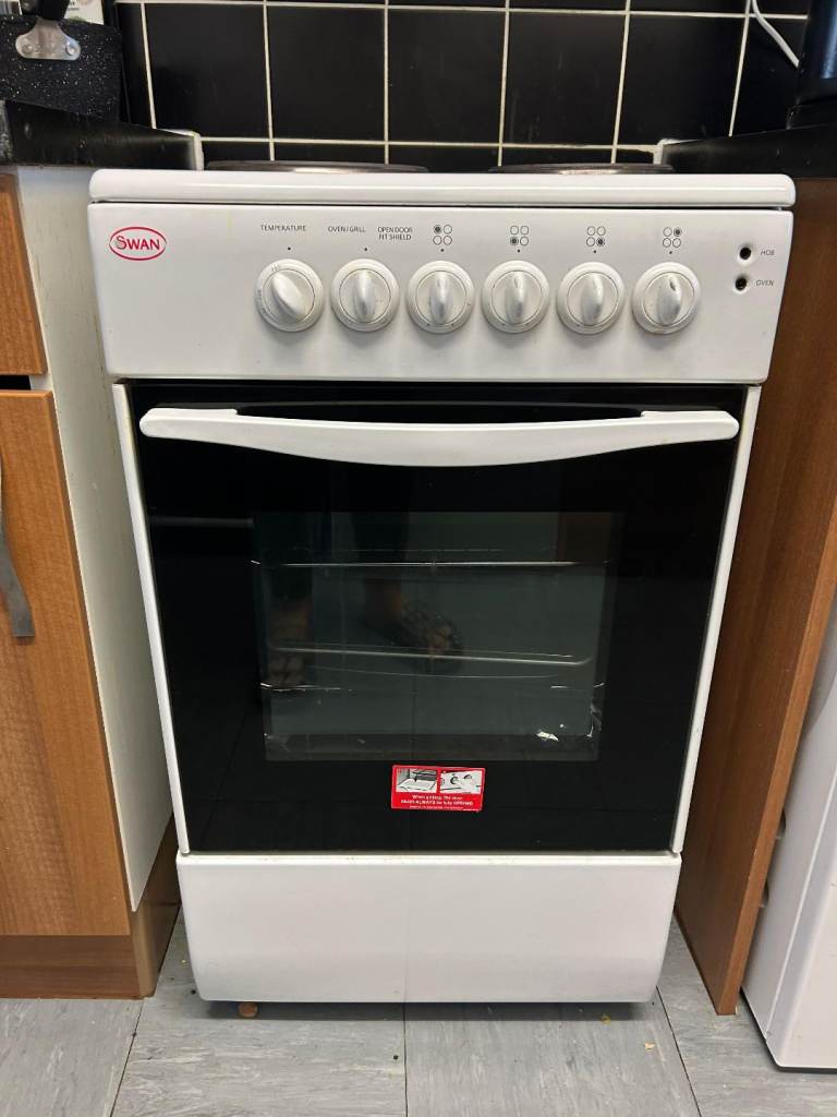 Freestanding electric cooker 